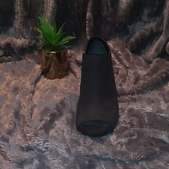 Giani Bernini heeled fish mouth booties - Picture 2 of 7